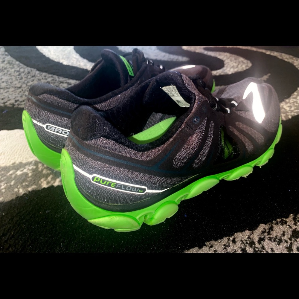 ((( Rare ))) Brooks - Black Neon Size 10.5 Like New!